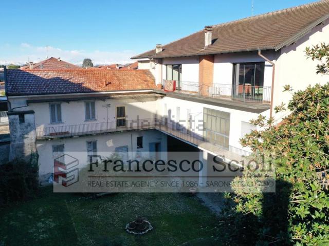 Villetta indipendente in vendita di 580 m² in Via Dante Alighieri, 155