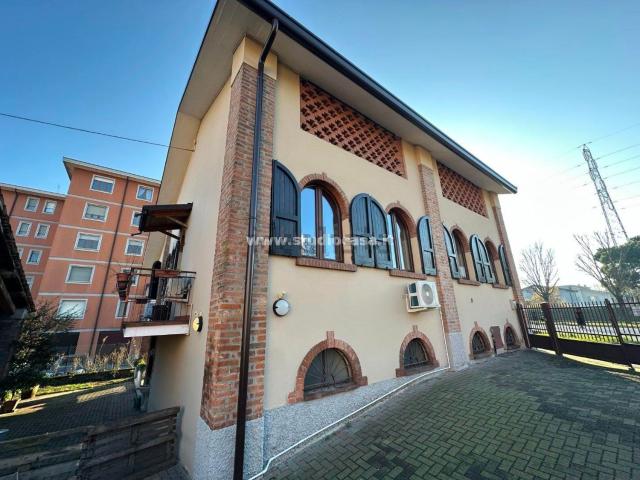 Villetta indipendente in vendita di 580 m² in Via Indipendenza
