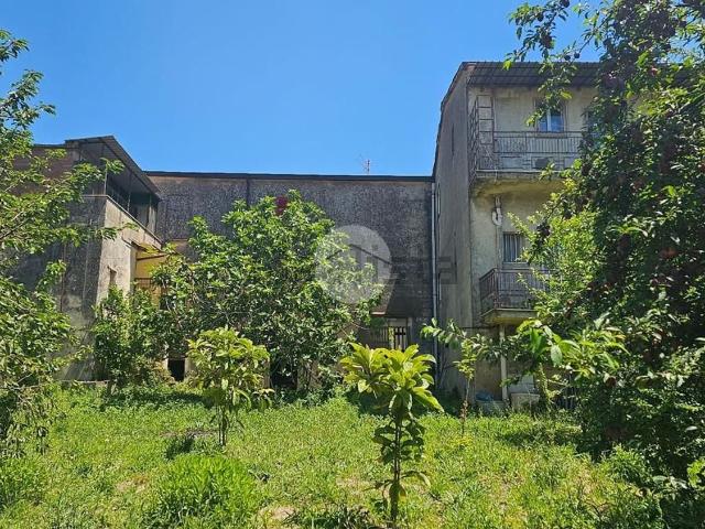 Villetta indipendente in vendita di 582 m² in Via Carrara