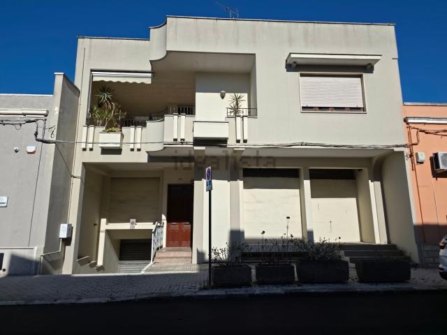 Villetta indipendente in vendita di 585 m² in Via Corsica