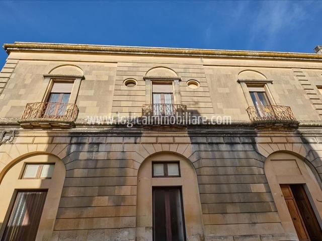 Villetta indipendente in vendita di 590 m²