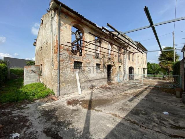 Villetta indipendente in vendita di 590 m² in Via Calatafimi, 29