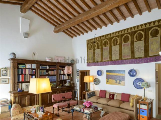 Villetta indipendente in vendita di 590 m² in Via Santa Maria in Valle