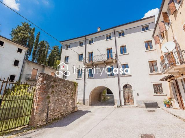 Villetta indipendente in vendita di 595 m² in Via Generale Antonio Cantore