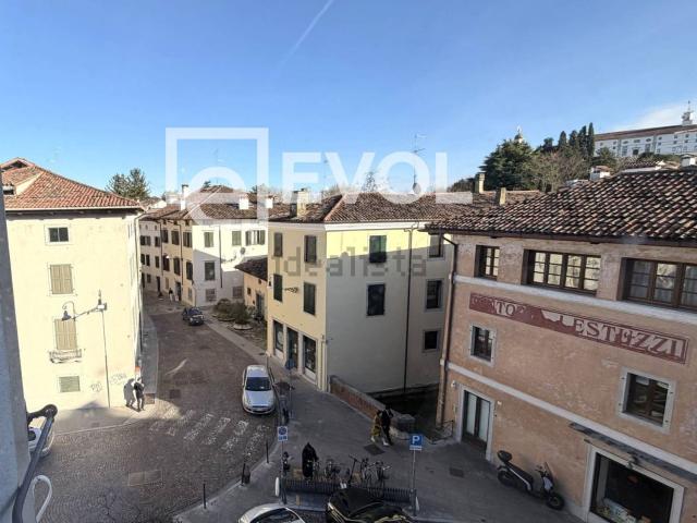 Villetta indipendente in vendita di 600 m² in Via Gemona, 5