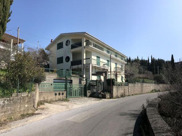Villetta indipendente in vendita di 600 m² in Via Dante Alighieri, 27