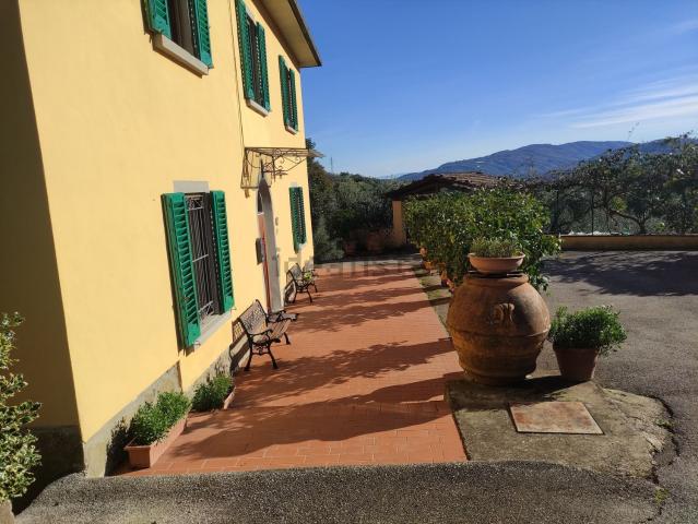 Villetta indipendente in vendita di 600 m² in Via dei Giannini