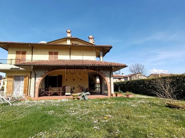 Villetta indipendente in vendita di 600 m² in Via della Croce