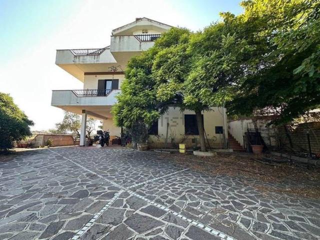 Villetta indipendente in vendita di 600 m² in Via Monte Fumaiolo