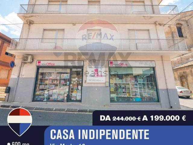 Villetta indipendente in vendita di 600 m² in Via Marte, 12