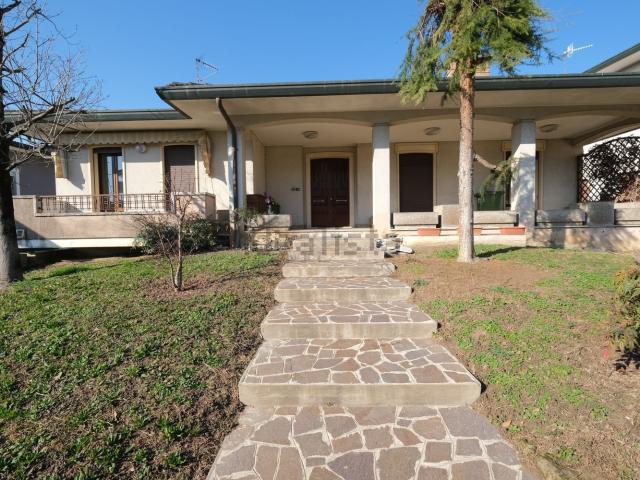 Villetta indipendente in vendita di 600 m² in Via Roma Ovest