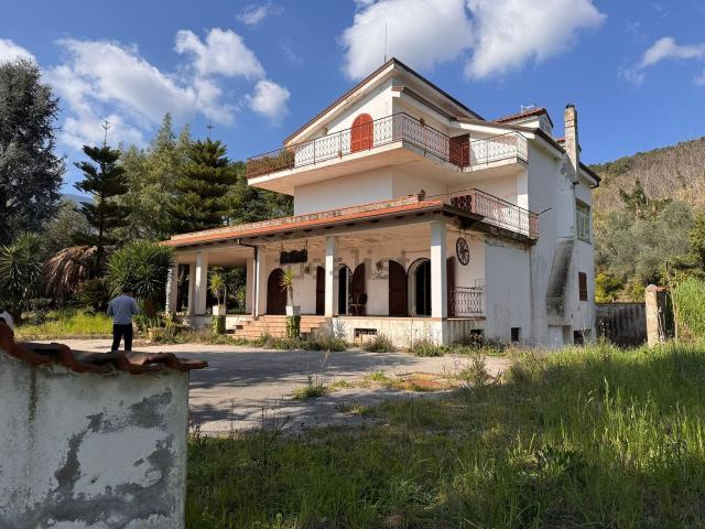 Villetta indipendente in vendita di 600 m² in Corso del Re