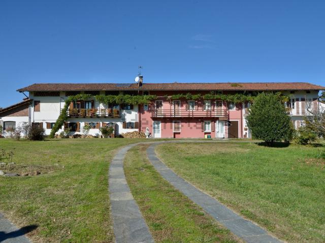 Villetta indipendente in vendita di 600 m² in Frazione Castellengo, 55