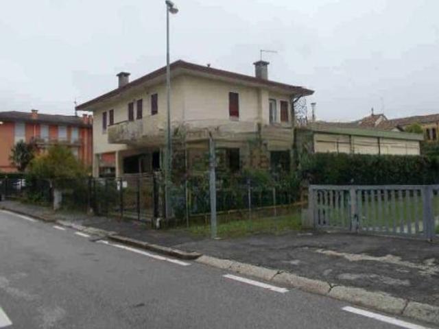 Villetta indipendente in vendita di 609 m² in Via Aldo Moro, 3