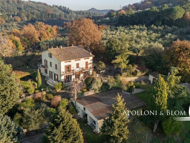 Case e ville in vendita di 619 m² in Via Gioveto, 28