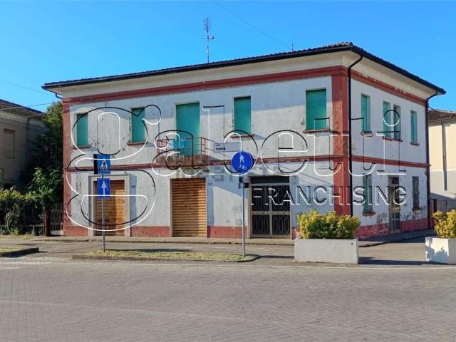 Villetta indipendente in vendita di 620 m² in Via del Lavoro, 1