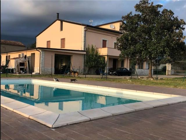 Villetta indipendente in vendita di 630 m² in Via Acquara