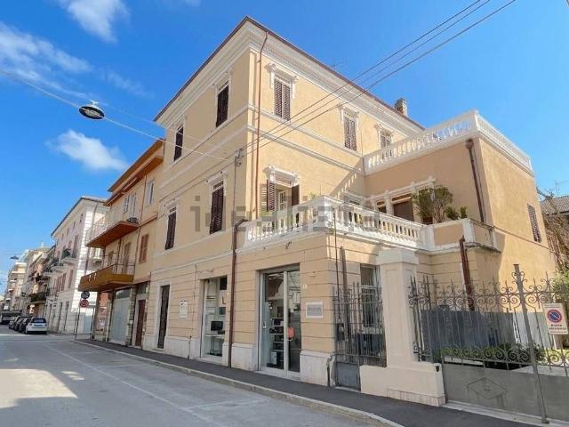 Villetta indipendente in vendita di 635 m² in Via Marconi, 39
