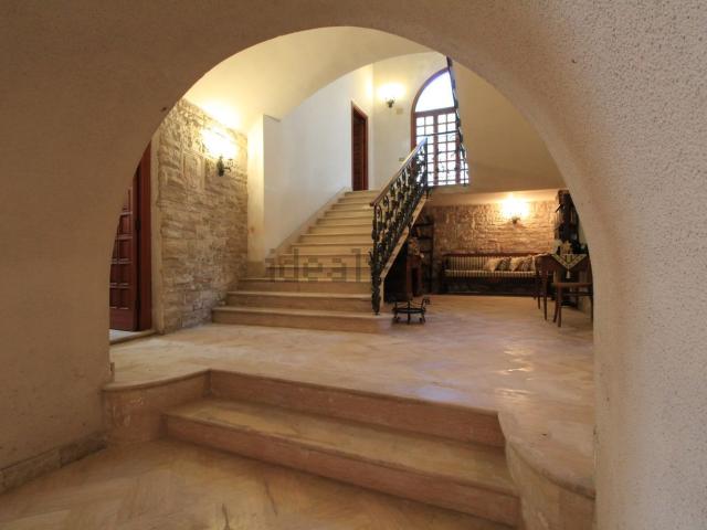 Villetta indipendente in vendita di 640 m² in Via Rini