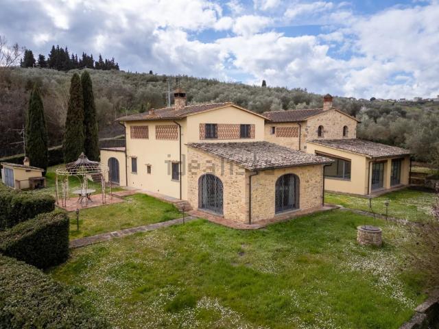 Villetta indipendente in vendita di 648 m² in Via Ribaldaccio