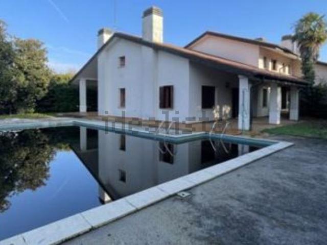 Villetta indipendente in vendita di 649 m² in Via Roma, 10