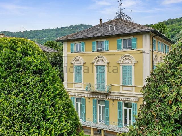 Villetta indipendente in vendita di 650 m² in Via Sempione