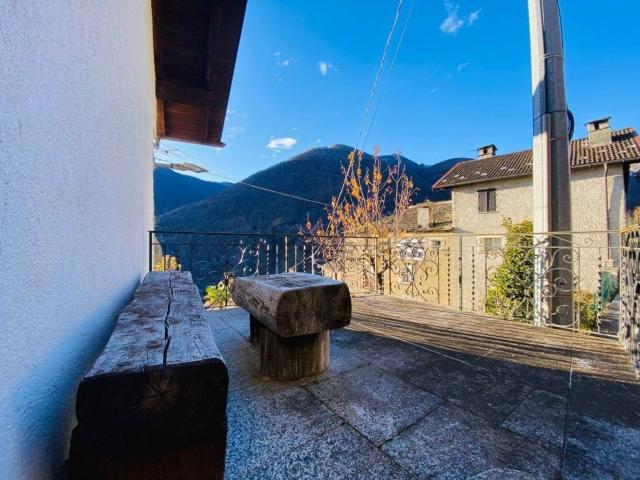 Villetta indipendente in vendita di 65 m² in Località Tomba, 2
