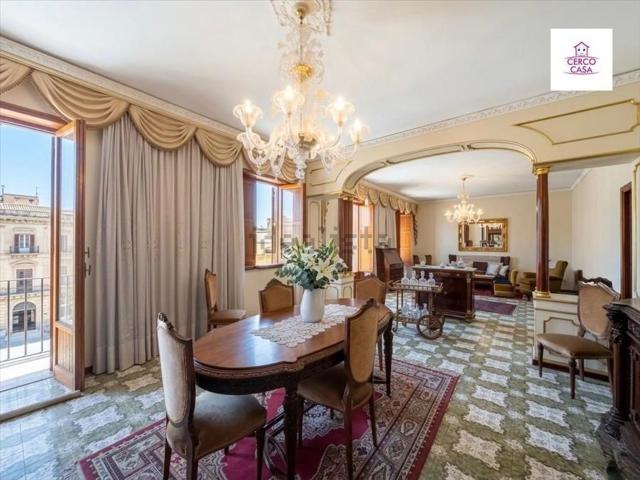 Villetta indipendente in vendita di 664 m² in Via Michele Amari