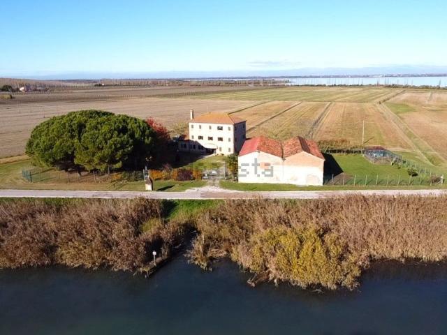 Villetta indipendente in vendita di 666 m² in Via Cristo Re, 33