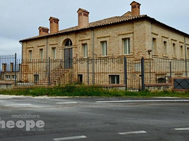 Villetta indipendente in vendita di 671 m² in Strada per Casalincontrada, 58