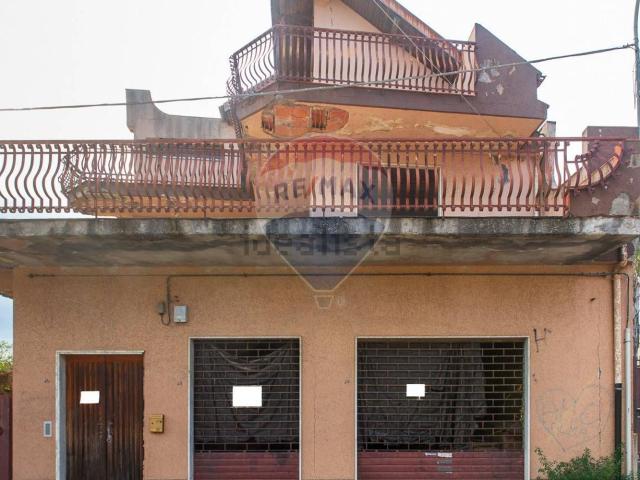 Villetta indipendente in vendita di 677 m² in Via Alessandro Volta, 64