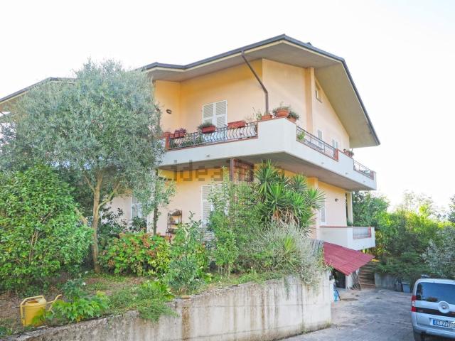 Villetta indipendente in vendita di 680 m² in Via della Vigna