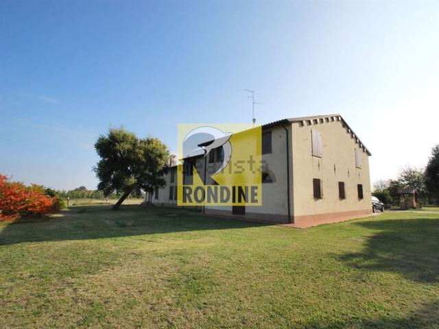 Villetta indipendente in vendita di 680 m² in Via Emilia Levante