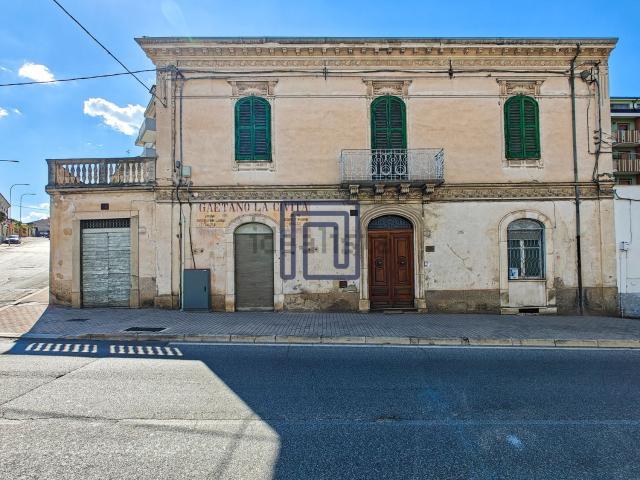 Villetta indipendente in vendita di 680 m² in Via Stazione Introdacqua