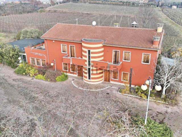 Villetta indipendente in vendita di 682 m² in Via Custoza