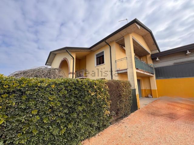 Villetta indipendente in vendita di 690 m² in Viale del Lavoro