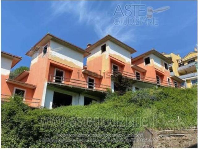 Villetta indipendente in vendita di 698 m² in Via Fratelli Rosselli