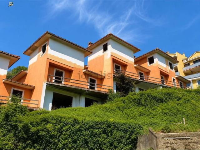 Villetta indipendente in vendita di 698 m² in Via Fratelli Rosselli