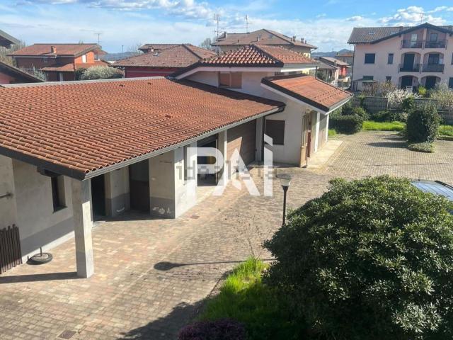 Villetta indipendente in vendita di 699 m² in Via Caduti Per la Libertà