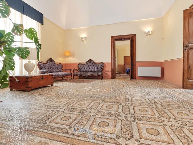 Villetta indipendente in vendita di 700 m² in Via Caracciolo