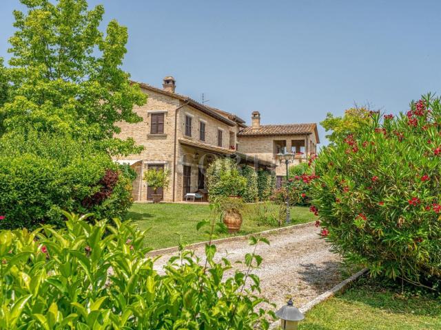 Villetta indipendente in vendita di 700 m² in Via Assisana, 8