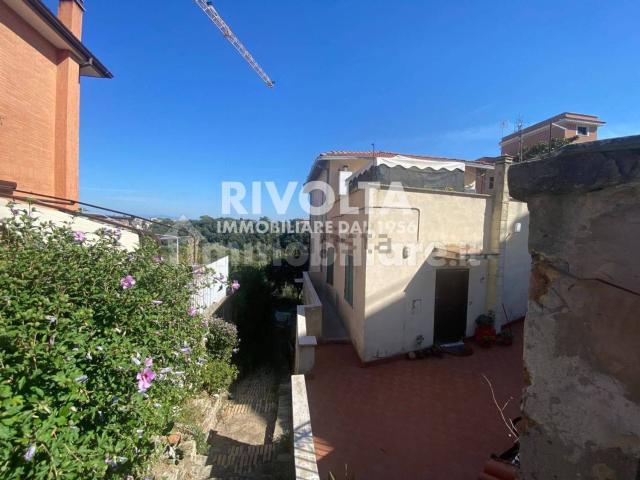 Villetta indipendente in vendita di 700 m² in Via Francesco Filelfo
