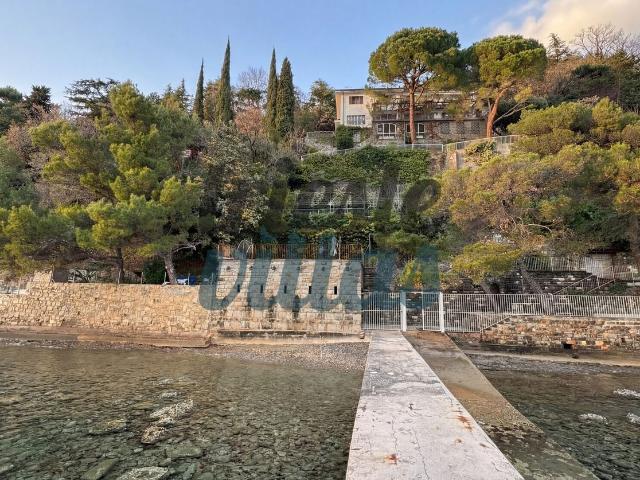 Villetta indipendente in vendita di 700 m² in Strada Costiera, 28