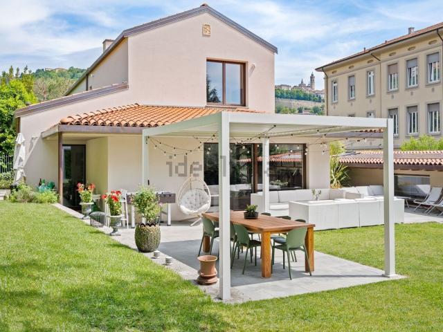 Villetta indipendente in vendita di 703 m²