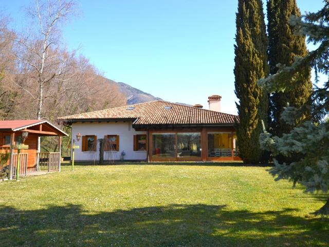 Villetta indipendente in vendita di 706 m² in Via Emilio Romagnoli, 13
