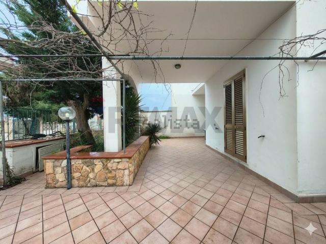 Villetta indipendente in vendita di 70 m² in Via A. J. Ayer