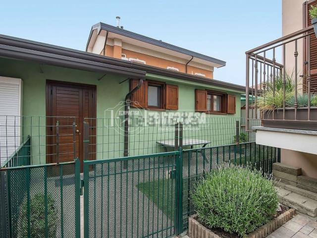 Villetta indipendente in vendita di 71 m² in Via Adamello, 14