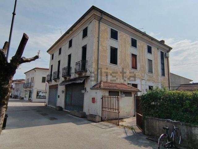 Villetta indipendente in vendita di 724 m² in Piazza Redentore, 27