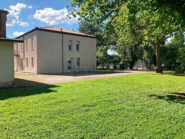 Villetta indipendente in vendita di 730 m² in Via Pomposa