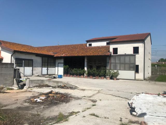Villetta indipendente in vendita di 731 m² in Via Biasiati, 2